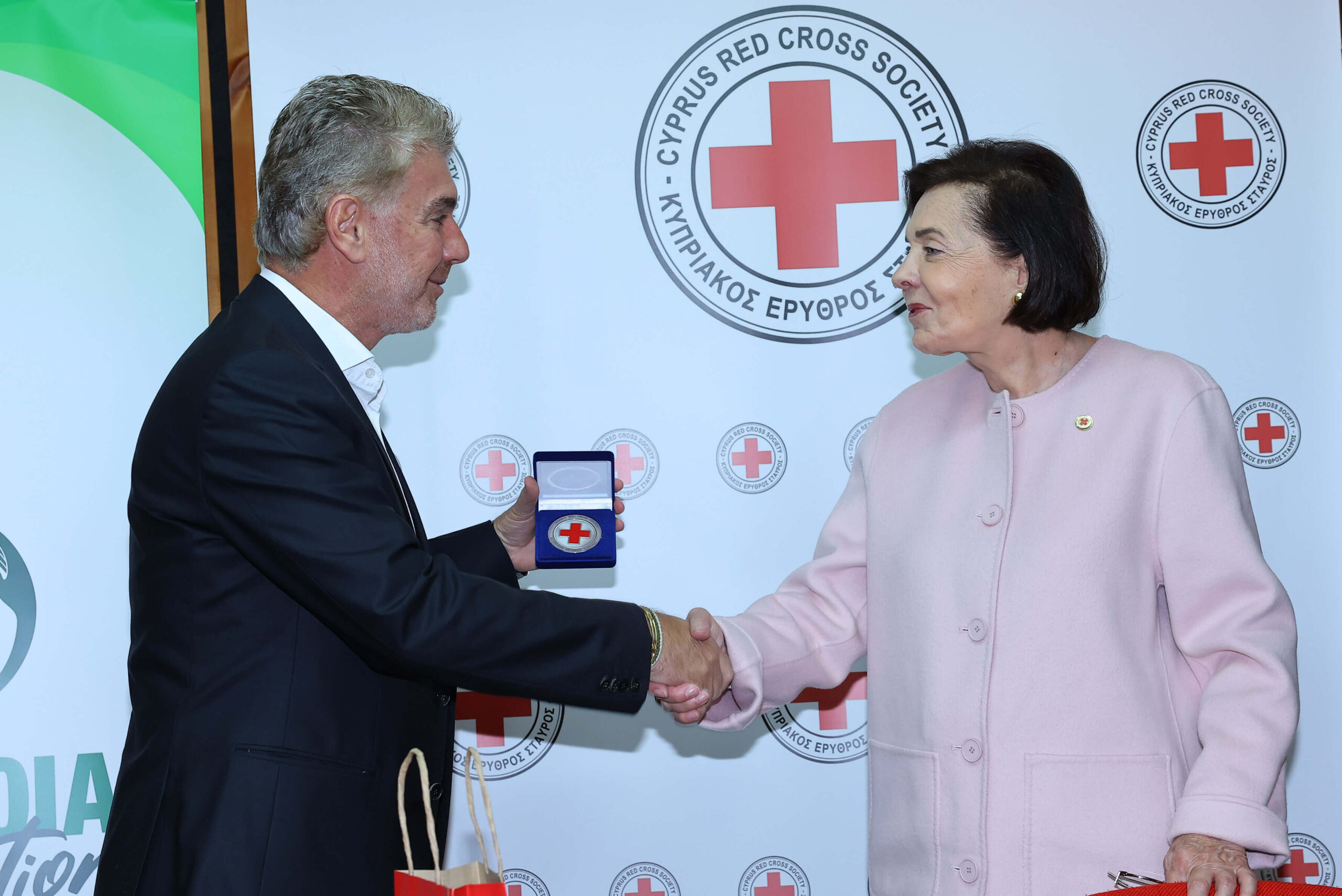 Κυπριακός Ερυθρός Σταυρός και ΟΜΟΝΟΙΑ FOUNDATION ενώνουν δυνάμεις για τις ευάλωτες οικογένειες και την κοινωνία της Κύπρου